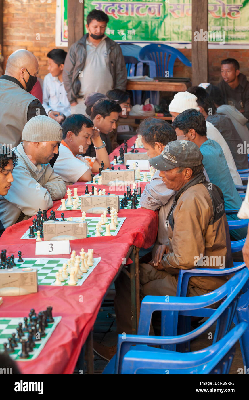 Joueurs d'échecs vu lors d'un tournoi d'échecs, Bhaktapur, Népal Banque D'Images