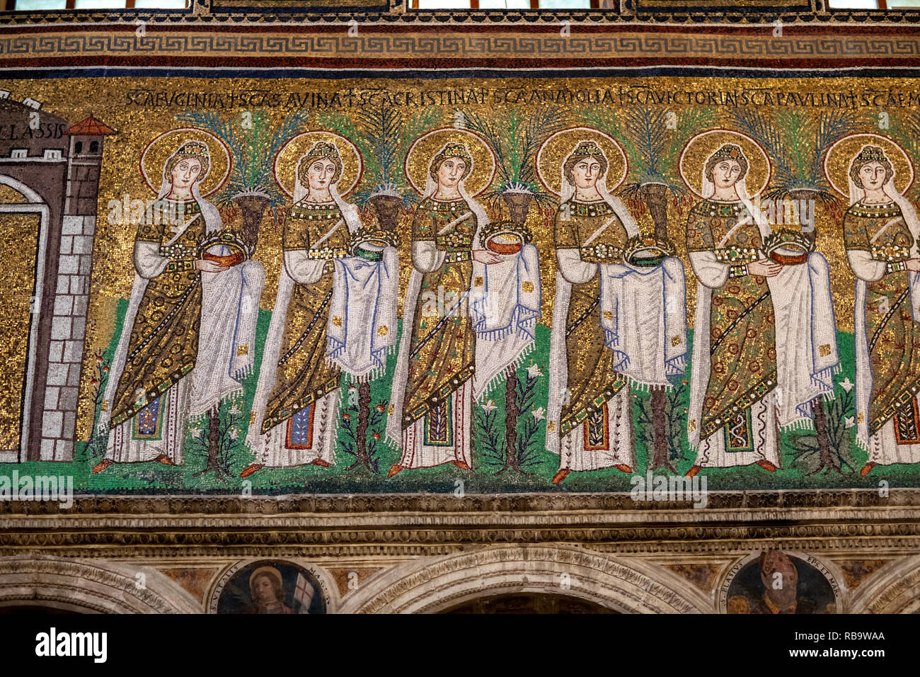 Les premiers chrétiens célèbres mosaïques de la Basilique Saint Apollinare Nuovo à Ravenne. Banque D'Images