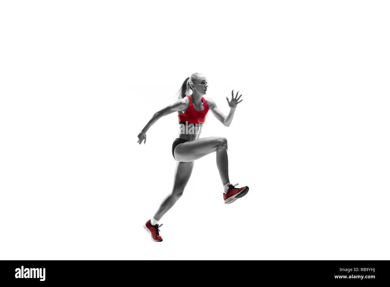La silhouette féminine caucasienne un coureur de courir et sauter sur fond blanc studio. Le sprinter, jogger, exercice, entraînement, fitness, formation, concept de jogging. Banque D'Images