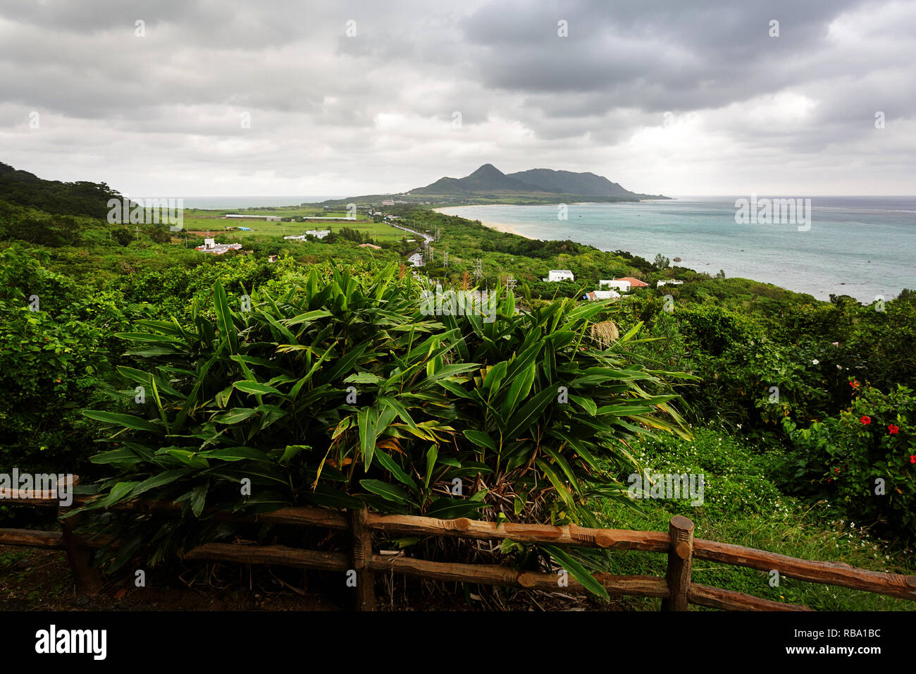 Vue depuis le point d'observation à Tamatori japonais sur l'île tropicale Ishigaki, Okinawa, Japon Banque D'Images