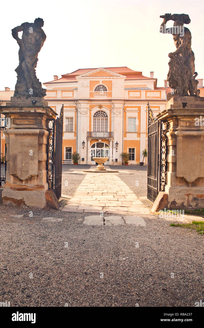 Château classiciste Duchcov - République Tchèque Banque D'Images