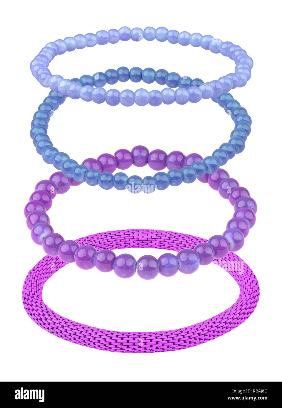 Ensemble de trois bracelets élastiques de type perle perles rondes (bleu et  violet) et un bracelet élastique métallique pourpre, isolé sur fond blanc  Photo Stock - Alamy