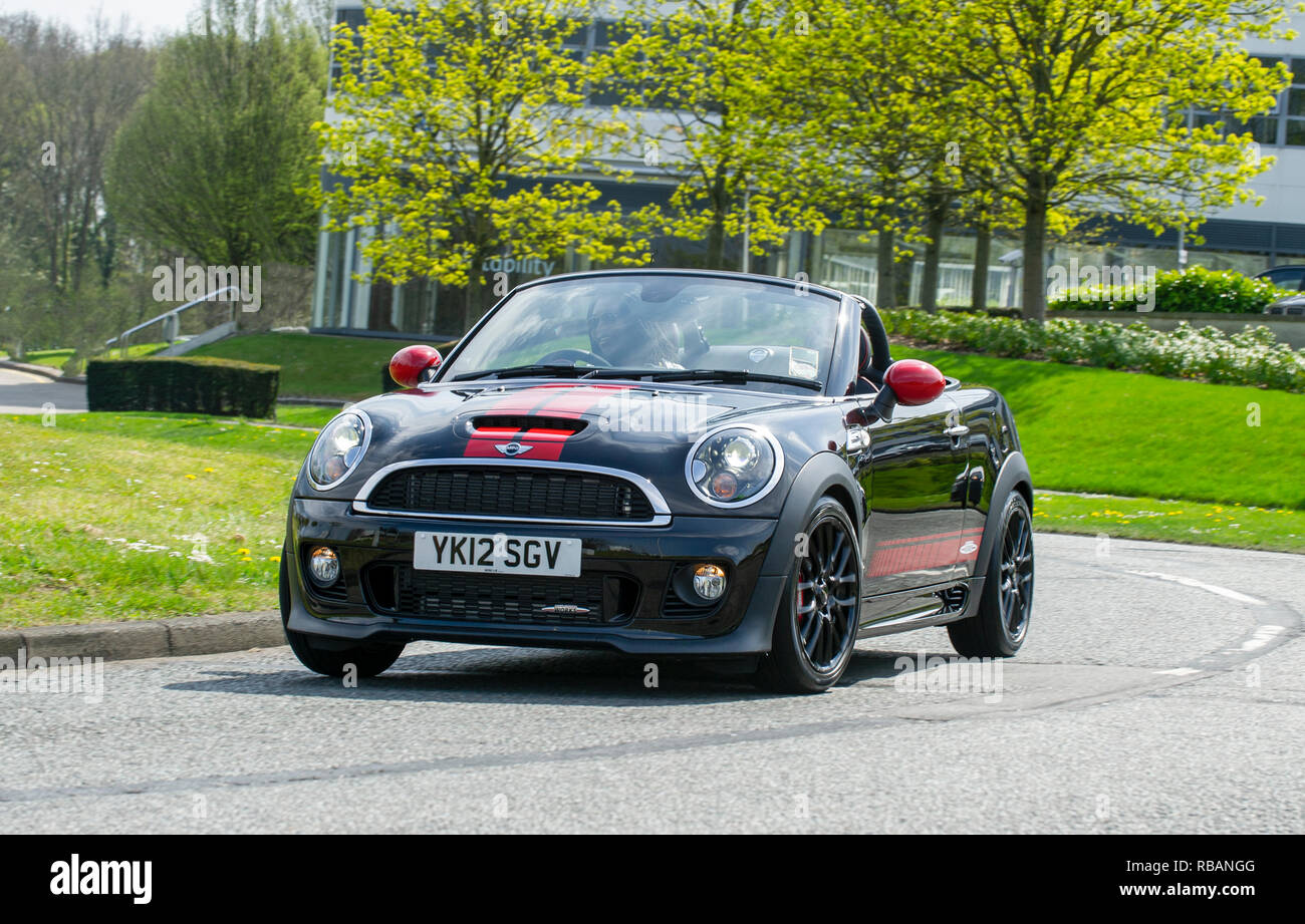 2012 R57 Mini Cooper JCW forme la petite voiture décapotable Banque D'Images