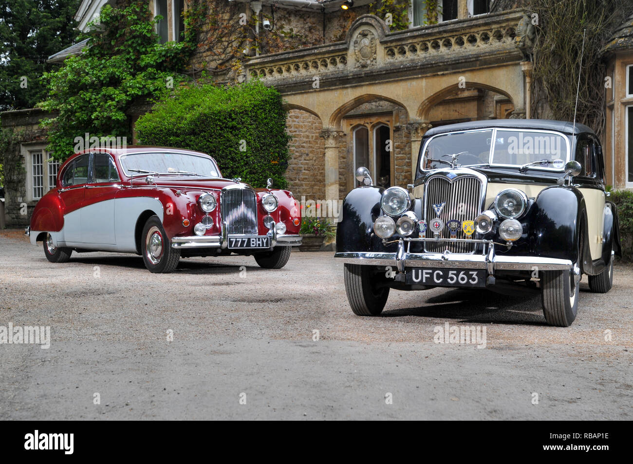 1953 Riley RMA et 1958 Jaguar Mk7 berlines de luxe britannique des années 50 Banque D'Images