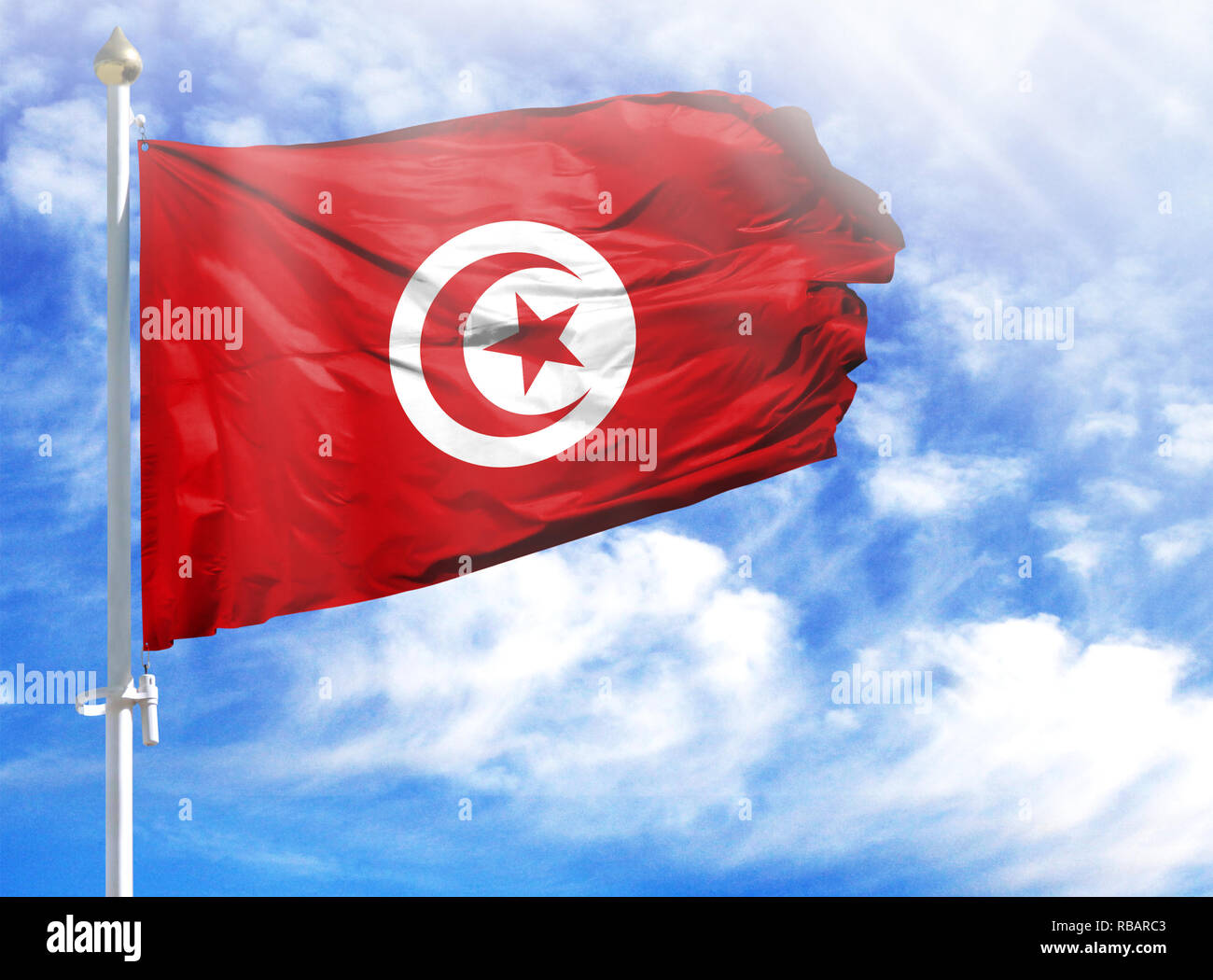 Drapeau National De La Tunisie Sur Un Poteau En Face De Ciel Bleu Photo Stock Alamy