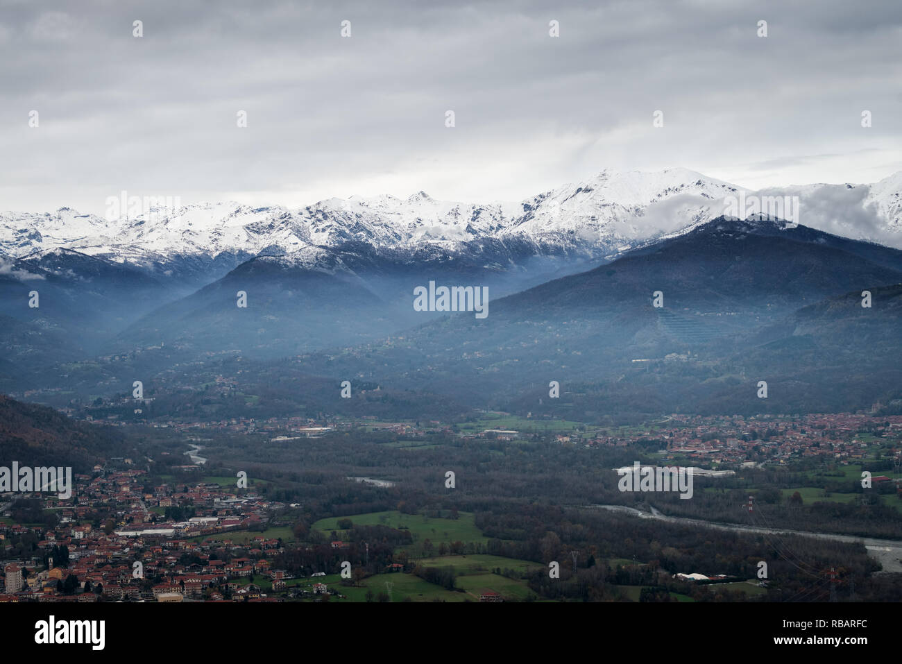 Vue sur les Alpes italiennes de l'air. Banque D'Images
