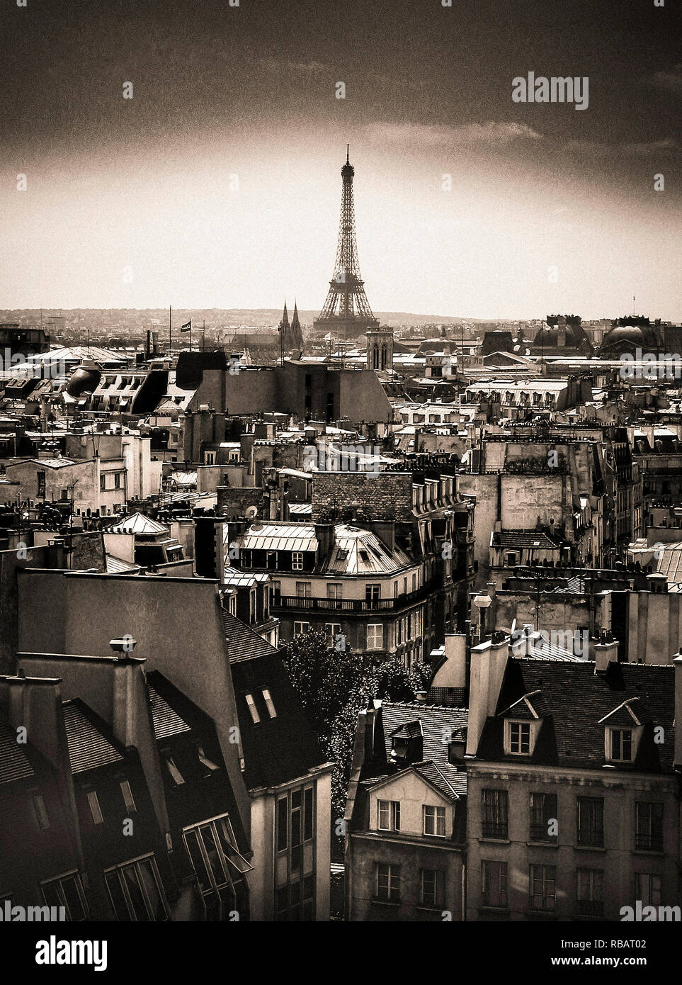 Toits de paris noir et blanc Banque de photographies et d’images à ...