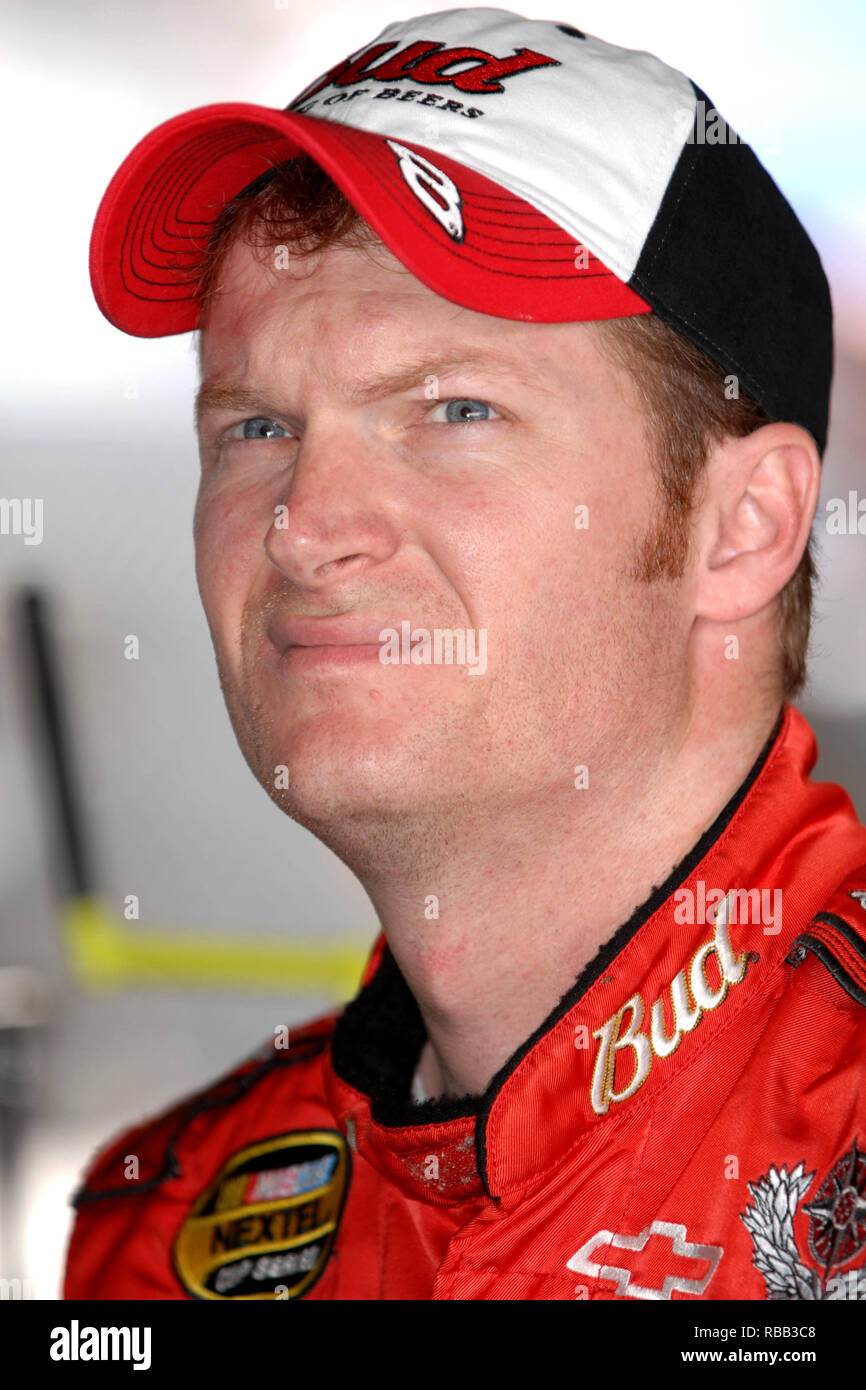 Dale Earnhardt Jr, dans le garage, à l'occasion de la Nascar Nextel Cup Series Ford 400, le 17 novembre 2006 à Homestead-Miami Superspeedway à Homestead, Floride.Credit : mpi04/MediaPunch. Banque D'Images