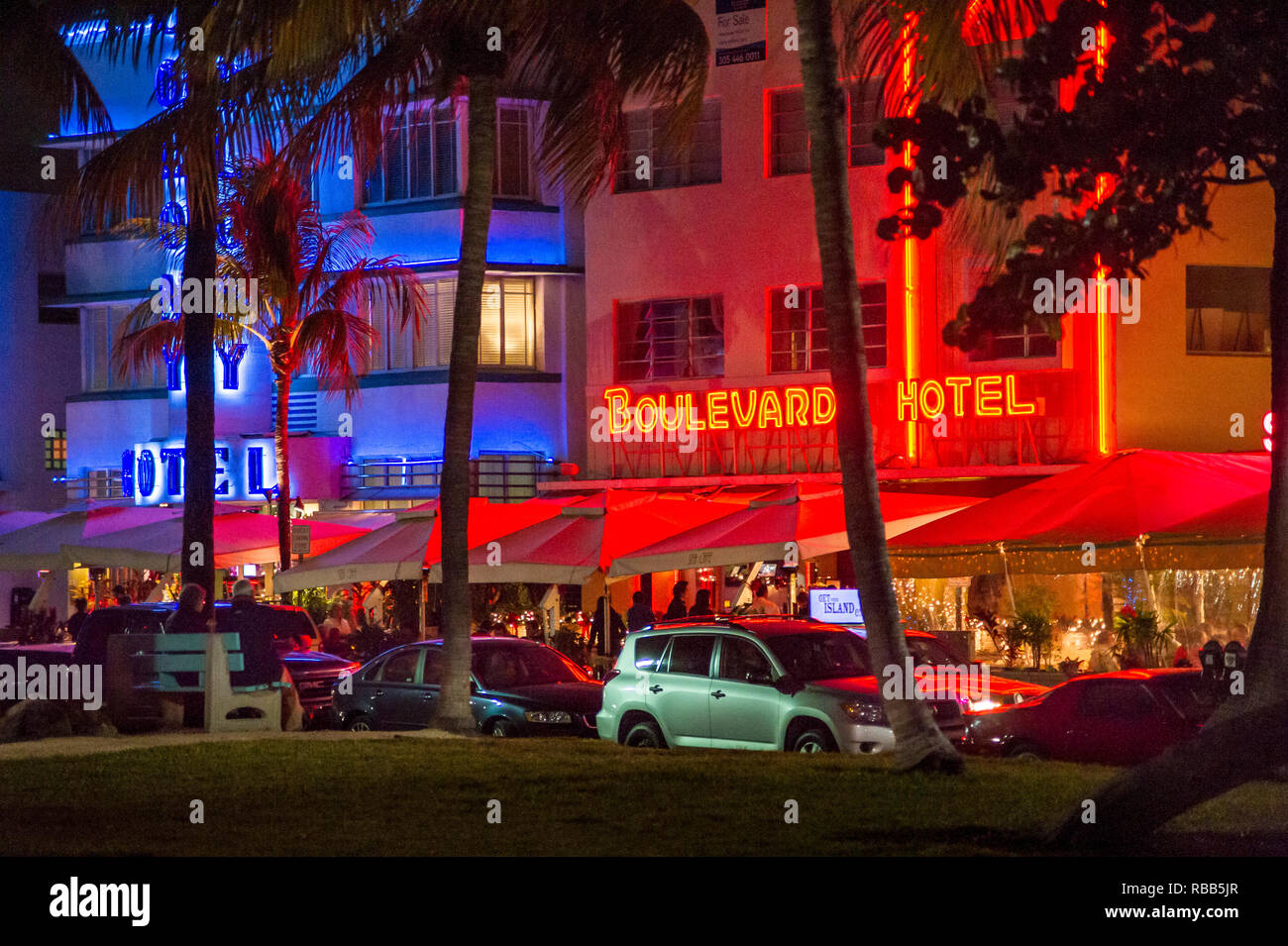 Ocean Drive, quartier historique de nuit, Miami Beach, Floride Banque D'Images