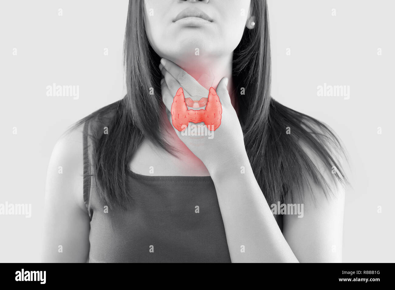 L'illustration de la thyroïde est la gorge de la femme, des droits de l'glande thyroïde contrôle. Mal de gorge d'un peuple contre un fond gris. Le concept de Banque D'Images