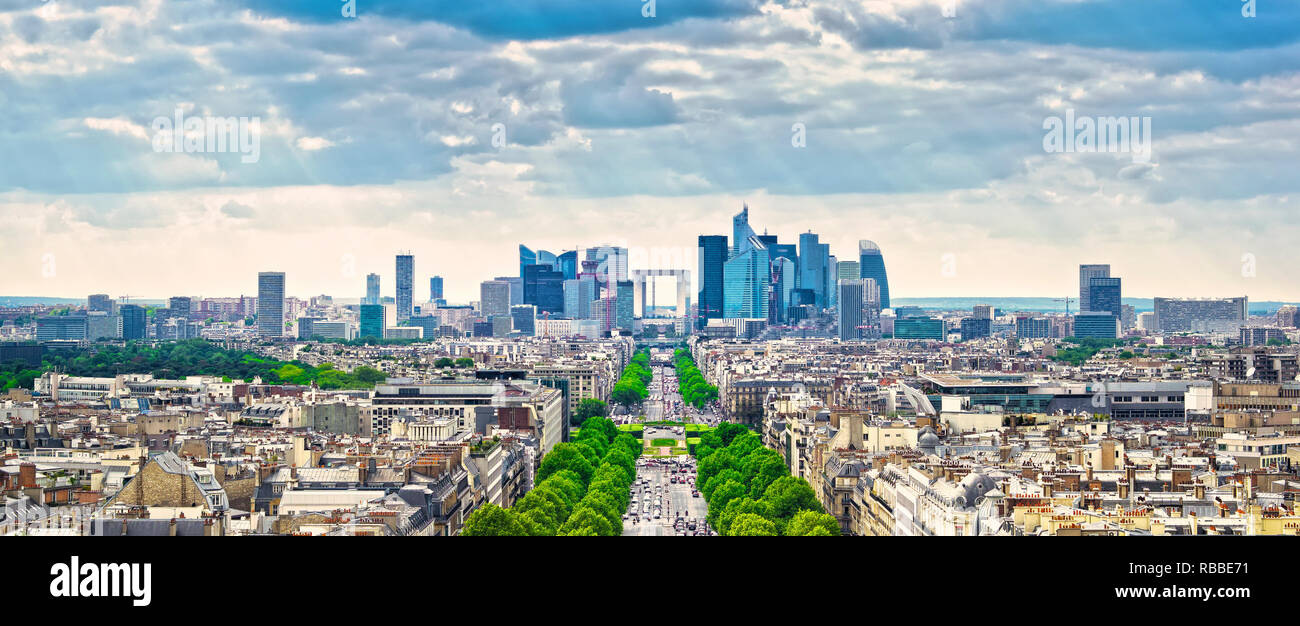 Zone d'affaires de la Défense, la Grande Armée avenue. Vue de l'Arc de Triomphe. Paris, France, Europe. Banque D'Images