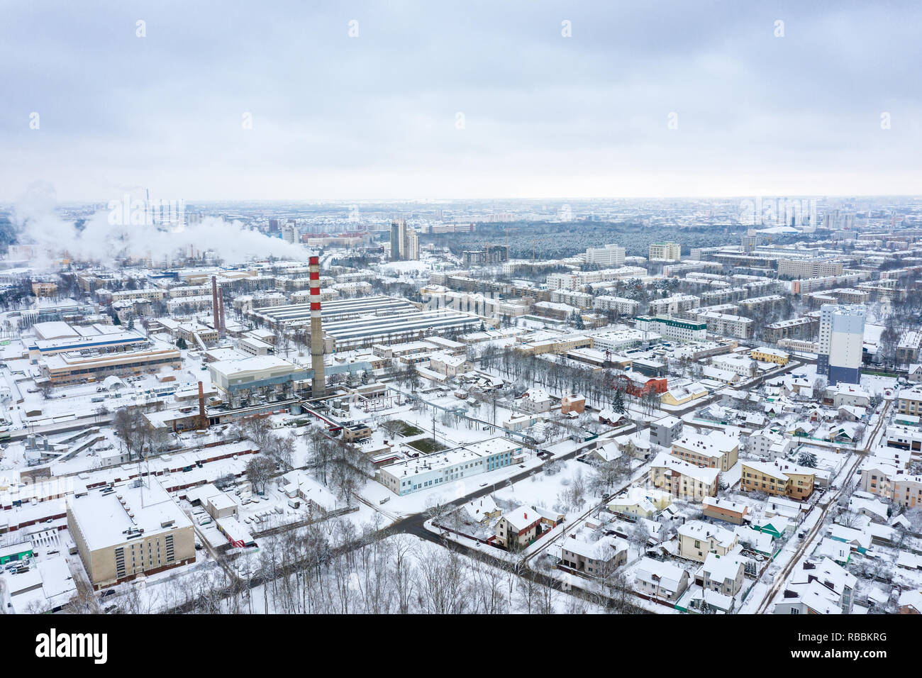 Vue de la ville d'hiver quartier industriel et résidentiel à Minsk, Bélarus Banque D'Images