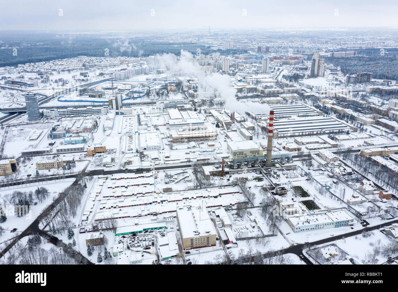Vue aérienne de la zone industrielle de la ville. saison d'hiver Banque D'Images