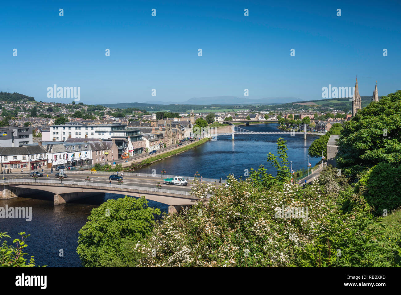 La rivière Ness et la ville d'Inverness, Écosse, Royaume-Uni, Europe. Banque D'Images