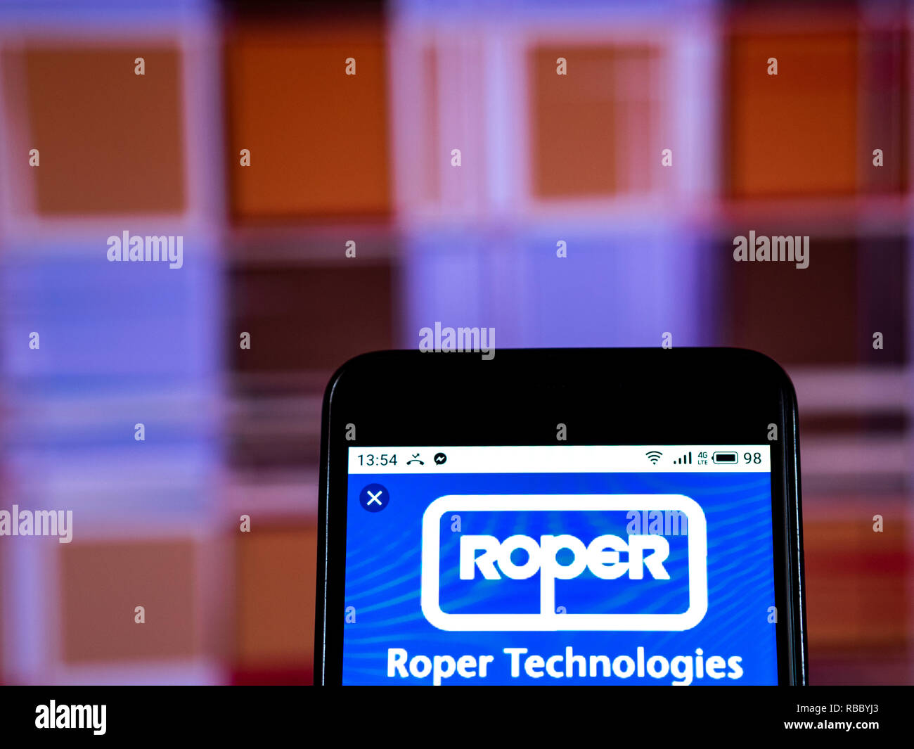 Roper Technologies, Inc. logo vu affichée sur téléphone intelligent. Banque D'Images