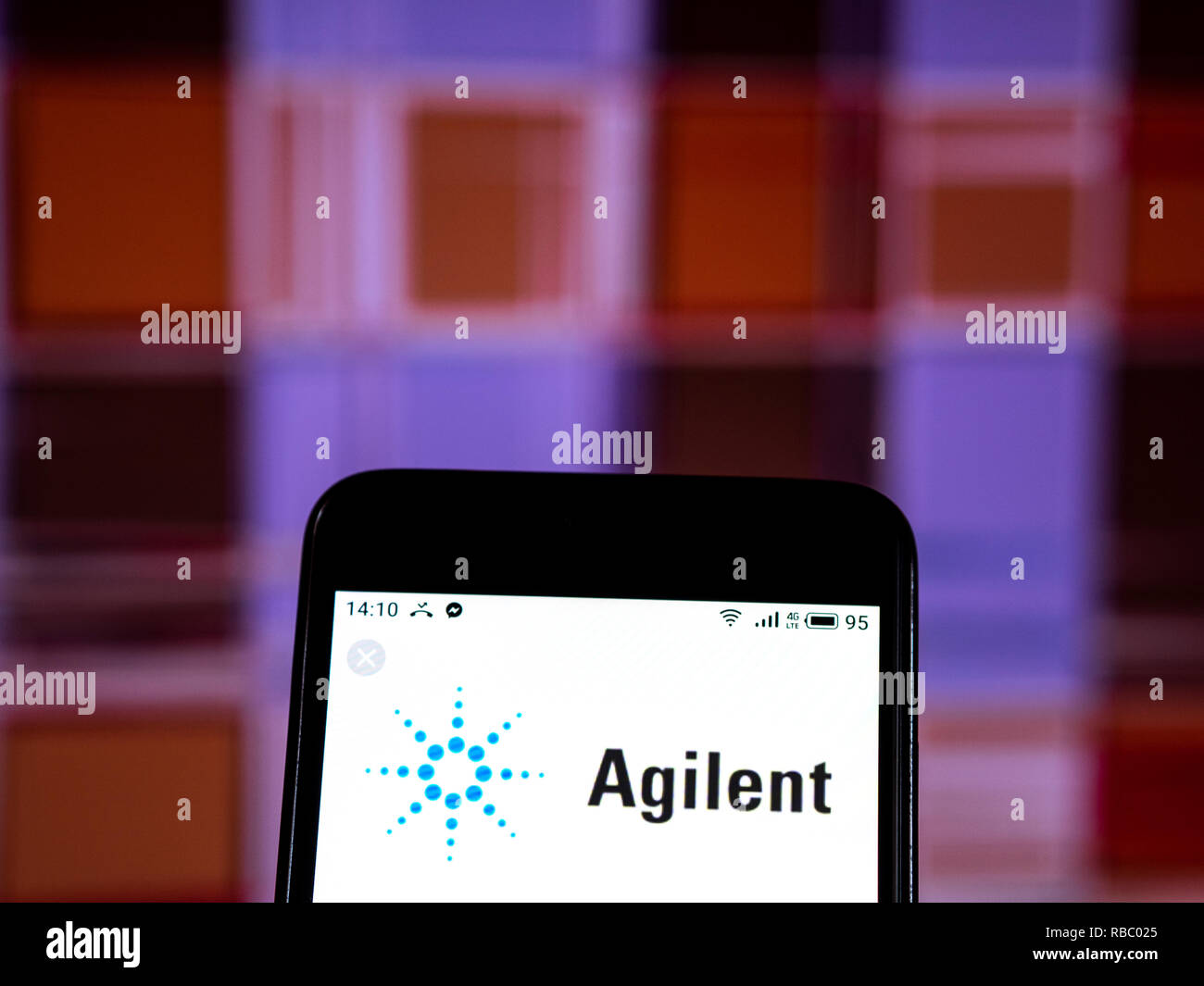 Agilent Technologies laboratoire d'analyse de la fabrication de l'instrument affiche le logo de l'entreprise vu sur téléphone intelligent. Banque D'Images