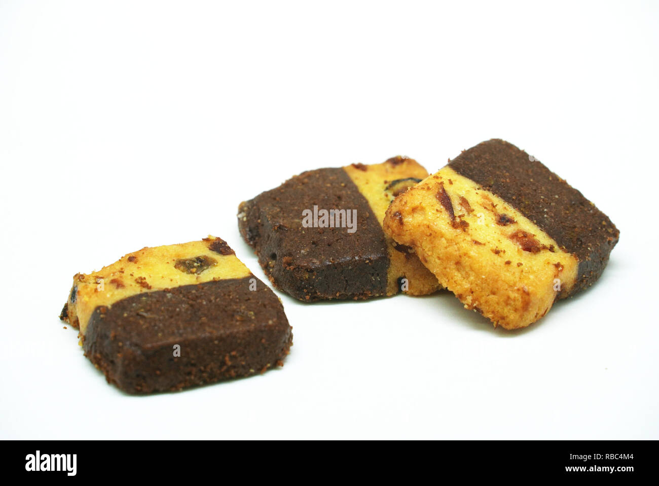 Groupe des cookies au chocolat sur fond blanc Banque D'Images