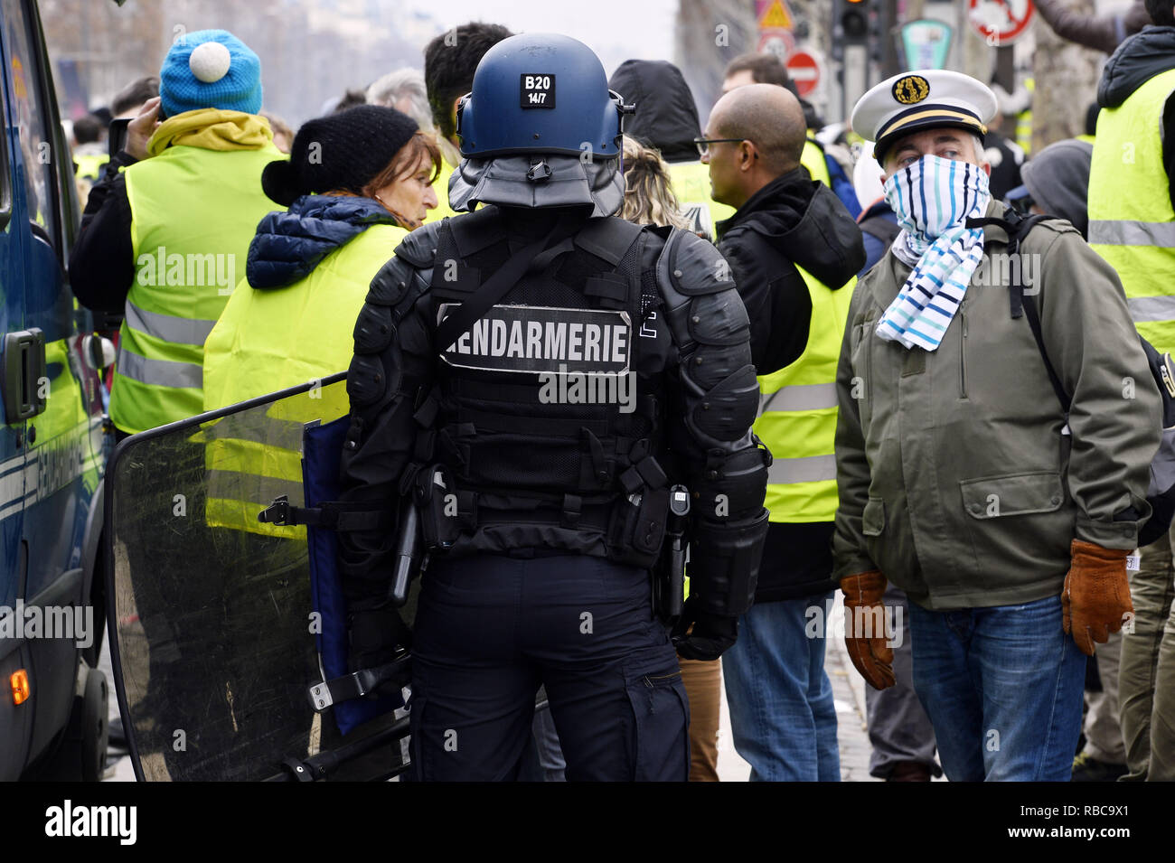 Quatrième Samedi De Manifestations Par Le Gilet Jaune