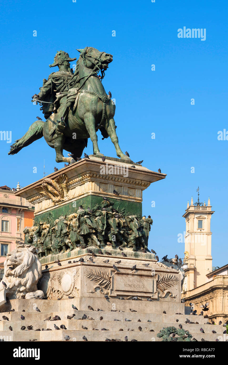 Statue de Victor-Emmanuel II a cavallo à Piazza del Duomo, Milan, Lombardie, Italie Banque D'Images