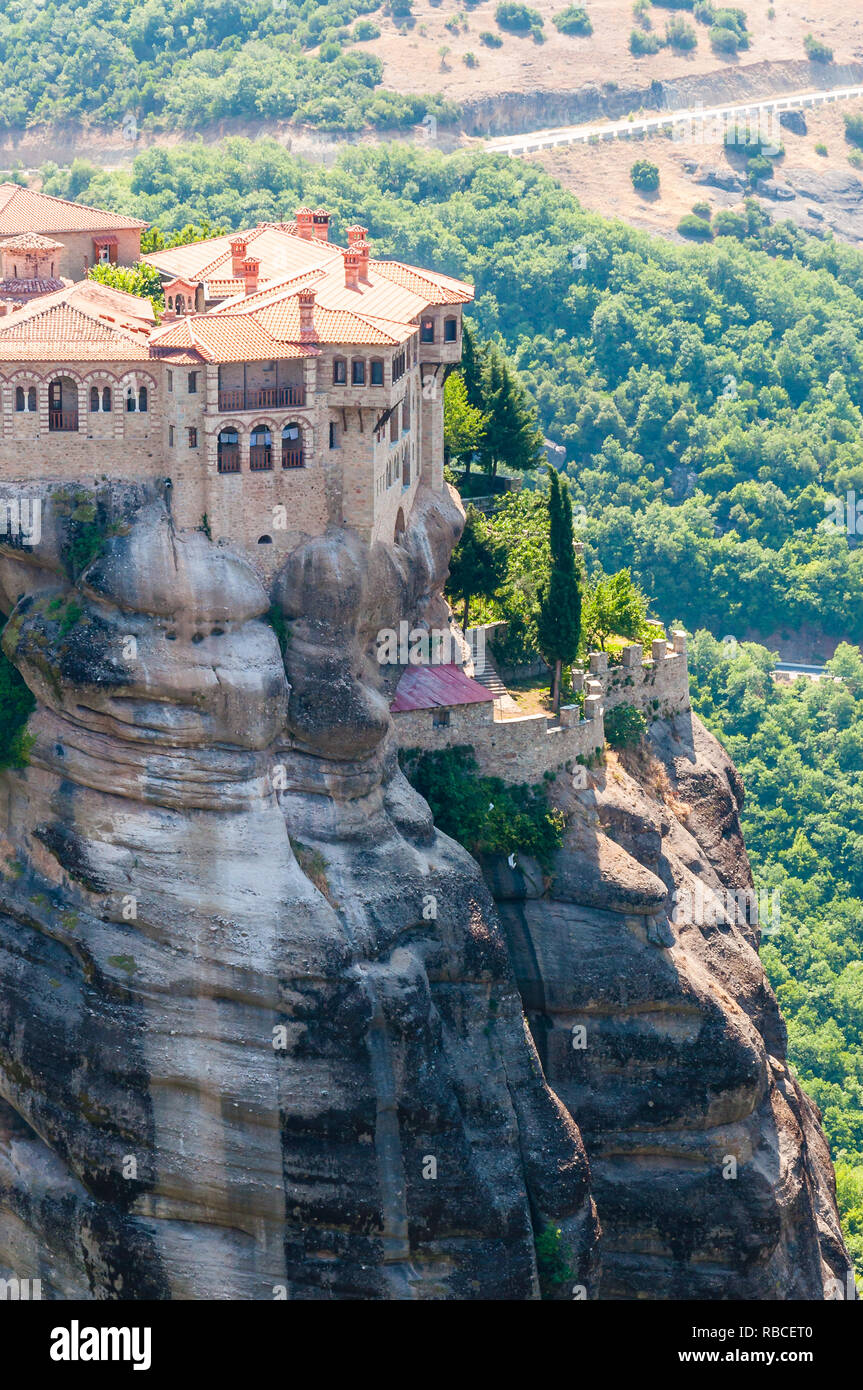 Météores, Grèce - 16 juin 2013 : Le Monastère de Varlaam est le deuxième plus grand monastère situé sur la formation de la roche les météores en Grèce. Il a été fou Banque D'Images