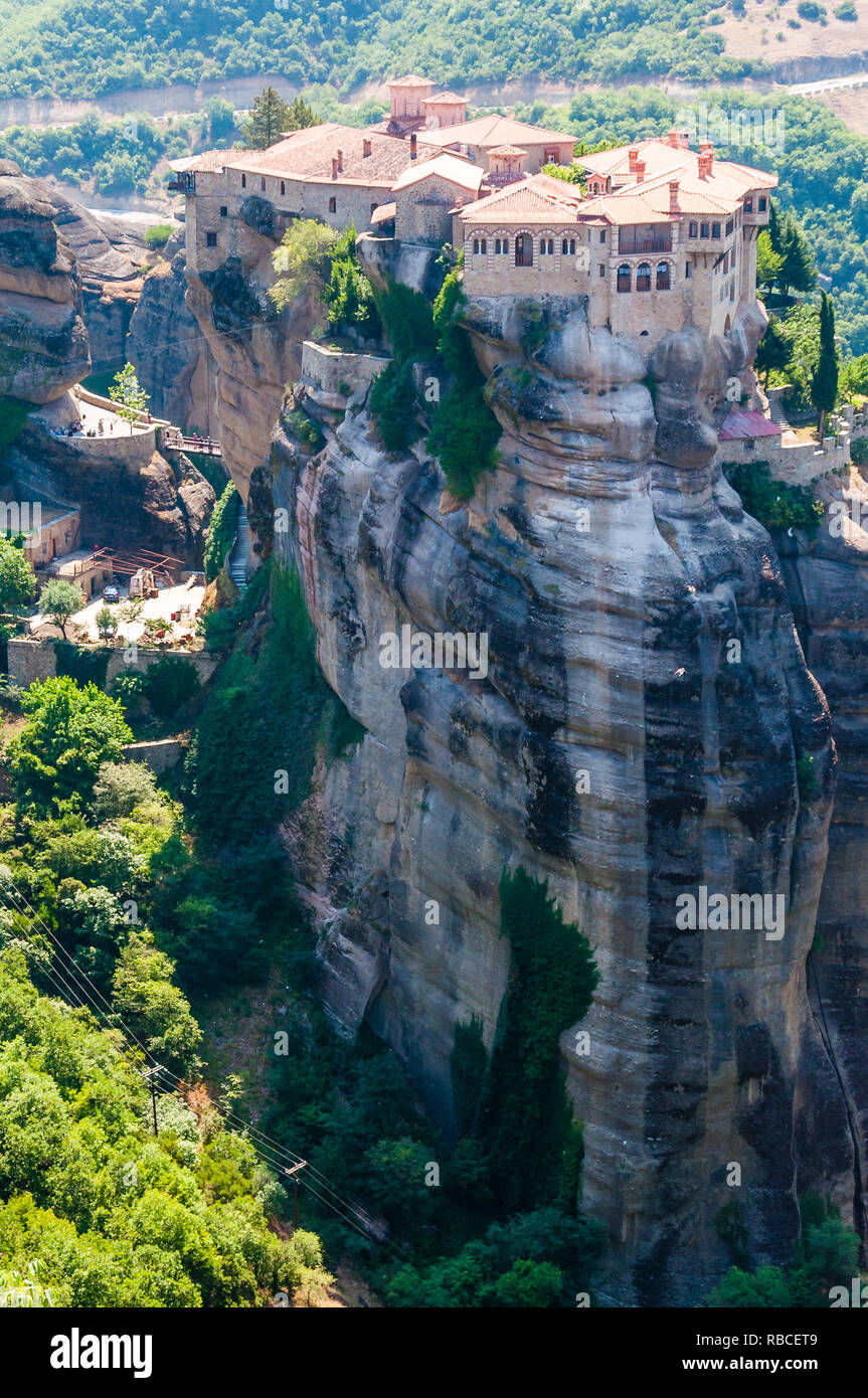 Météores, Grèce - 16 juin 2013 : Le Monastère de Varlaam est le deuxième plus grand monastère situé sur la formation de la roche les météores en Grèce. Il a été fou Banque D'Images