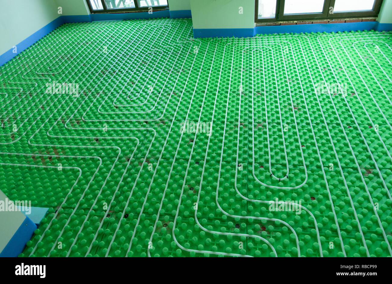 Un système de chauffage au sol vert - l'installation à domicile Banque D'Images