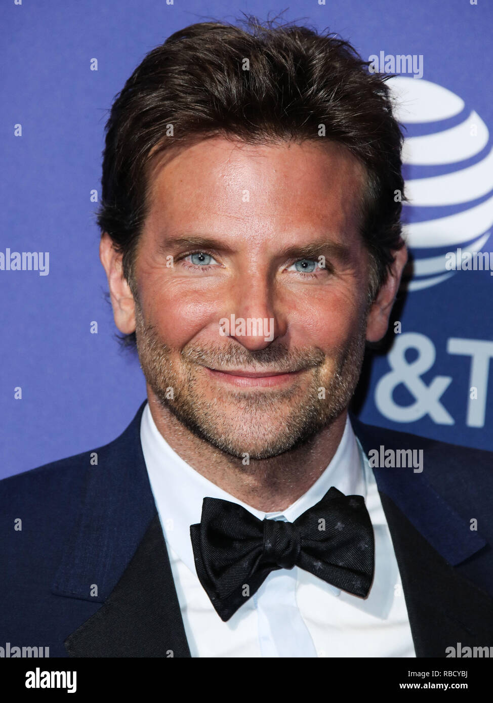 (Dossier) Bradley Cooper fait BAFTA Awards Nominations l'histoire. Bradley Cooper a brillamment cinq nominations - Meilleur Film de production, Meilleur Réalisateur, Meilleur scénario adapté, Meilleur acteur et Meilleure Musique. PALM SPRINGS, CA, USA - 03 janvier : acteur/réalisateur Bradley Cooper arrive à la 30e cérémonie annuelle de Palm Springs International Film Festival Awards Gala tenu au Palm Springs Convention Center le 3 janvier 2019 à Palm Springs, Californie, États-Unis. (Photo par Xavier Collin/Image Press Office) Banque D'Images