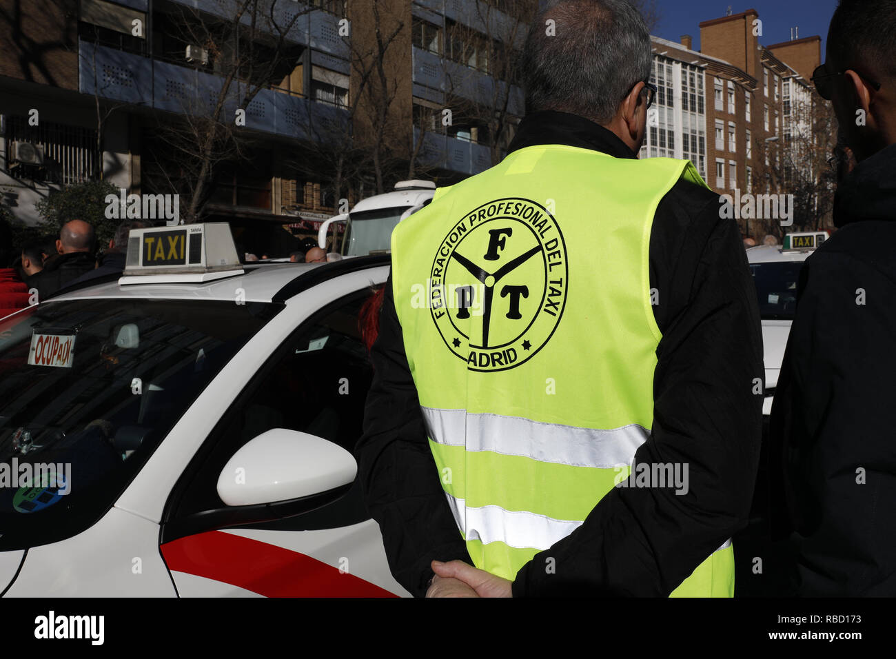 Madrid, Espagne. Jan 9, 2019. Les chauffeurs de taxi de différentes associations attendent le départ. Les chauffeurs de taxi de Madrid démontrer à demander que la proportion d'un même véhicule avec chauffeur (DCV) être remplies pour chaque tranche de 30 taxis dans la Communauté de Madrid, le 9 janvier, 2019 à Madrid, Espagne Credit : Jésus Encarna/ZUMA/Alamy Fil Live News Banque D'Images