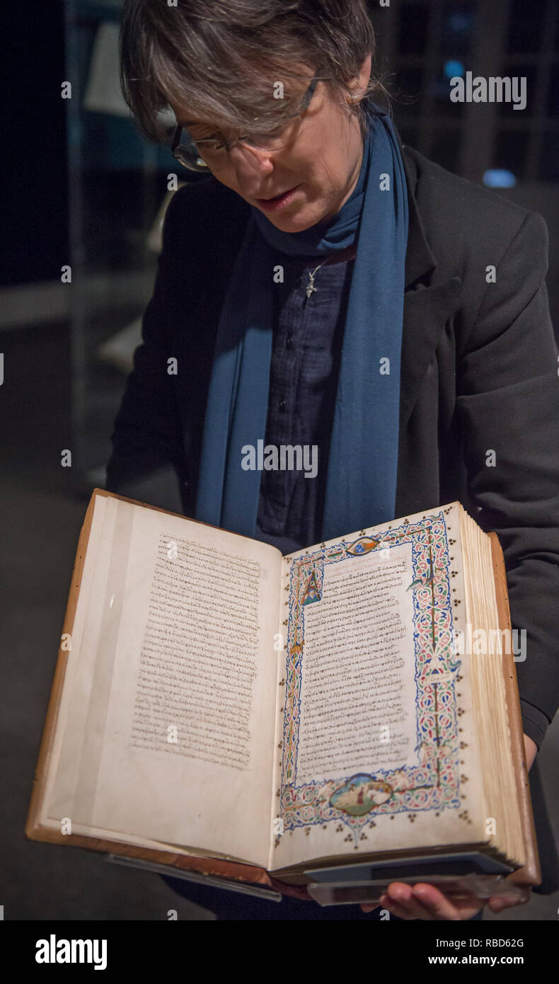 Bonhams Knightsbridge, Londres, Royaume-Uni. 9 janvier 2019. Voyages : un voyage dans les livres de l'Eton College Bibliothèque est ouverte au public en salle des ventes Bonhams Knightsbridge jusqu'au 18 janvier. Photo : Les 80 pièces : un manuscrit du 15e siècle en grec de l'Odyssée d'Homère, sans doute le plus influent dans l'histoire de la littérature occidentale. Cet exemplaire appartenait à l'oncle de navigateur italien Amerigo Vespucci, dont le prénom le mot est dérivé de l'Amérique. Credit : Malcolm Park/Alamy Live News Banque D'Images