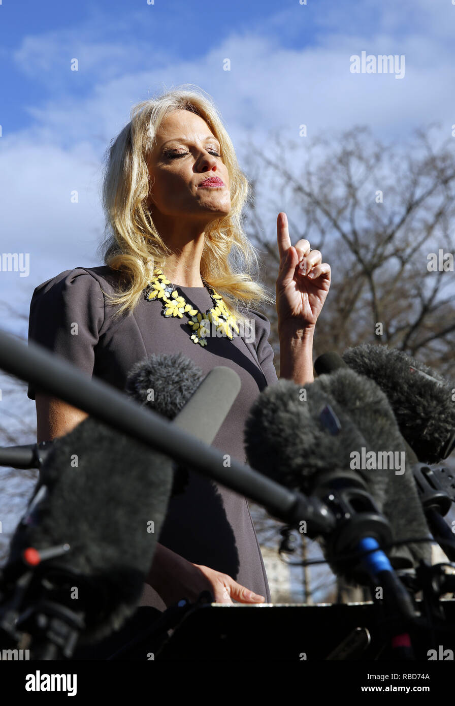 Washington, District de Columbia, Etats-Unis. Jan 9, 2019. Conseiller senior Kellyanne Conway parle avec les journalistes dans l'aile ouest de l'entrée de la Maison Blanche, à Washington, DC, 9 janvier 2019 Crédit : Martin H. Simon/CNP/ZUMA/Alamy Fil Live News Banque D'Images