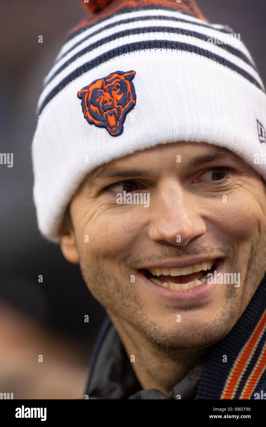 06 janvier 2019 : Chicago, Illinois, États-Unis - Ashton Kutcher watches le chaud ups dans les coulisses avant le match éliminatoire de la NFL entre les Eagles de Philadelphie et Chicago Bears à Soldier Field, à Chicago, IL. Photographe : Mike Wulf Banque D'Images