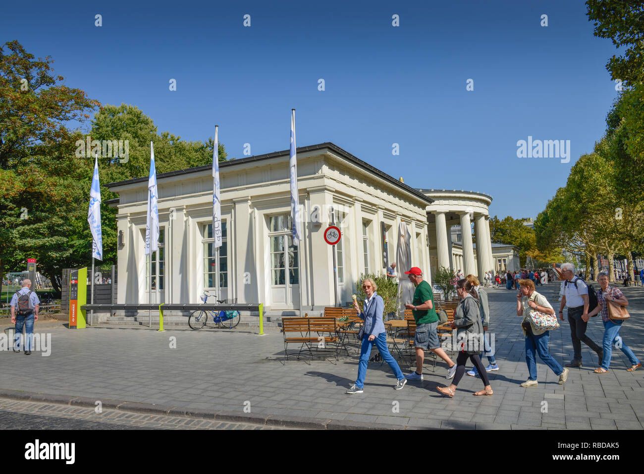 Informations touristiques, Friedrich Wilhelm de l'Elisenbrunnen, place, Aix-la-Chapelle, Rhénanie du Nord-Westphalie, Allemagne, Touristeninformation, Friedrich-Wilhelm-Platz, Banque D'Images