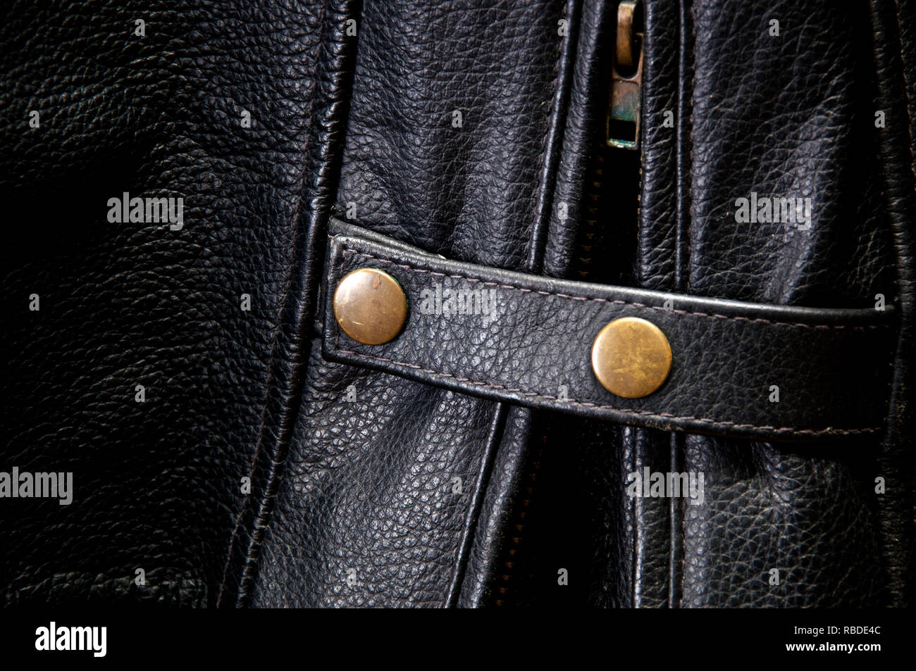 Détail de vieux cuir Blouson moto en se concentrant sur l'attache à la  taille et fermeture éclair Photo Stock - Alamy