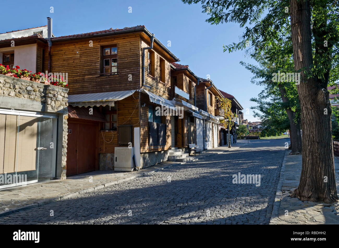 Vue de quartier résidentiel avec des maisons dans la ville ancienne de Nessebar ou Mesembria sur la côte de la mer Noire, Bulgarie, Europe Banque D'Images