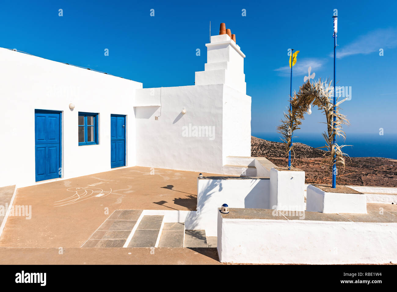 La chapelle d' Agios Syméon construite en 1667 au sommet de la montagne. L'île de Sifnos, Cyclades, Grèce Banque D'Images