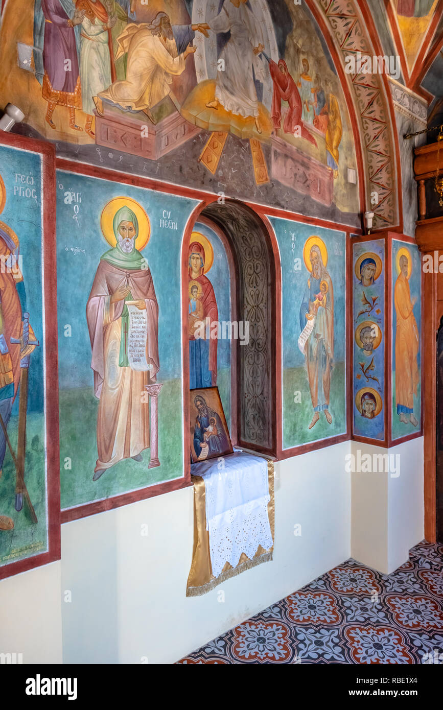 SIFNOS, GRÈCE - 12 septembre 2018 : Intérieur de la chapelle d' Agios Syméon construite en 1667 sur l'île de Sifnos, Cyclades, Grèce Banque D'Images