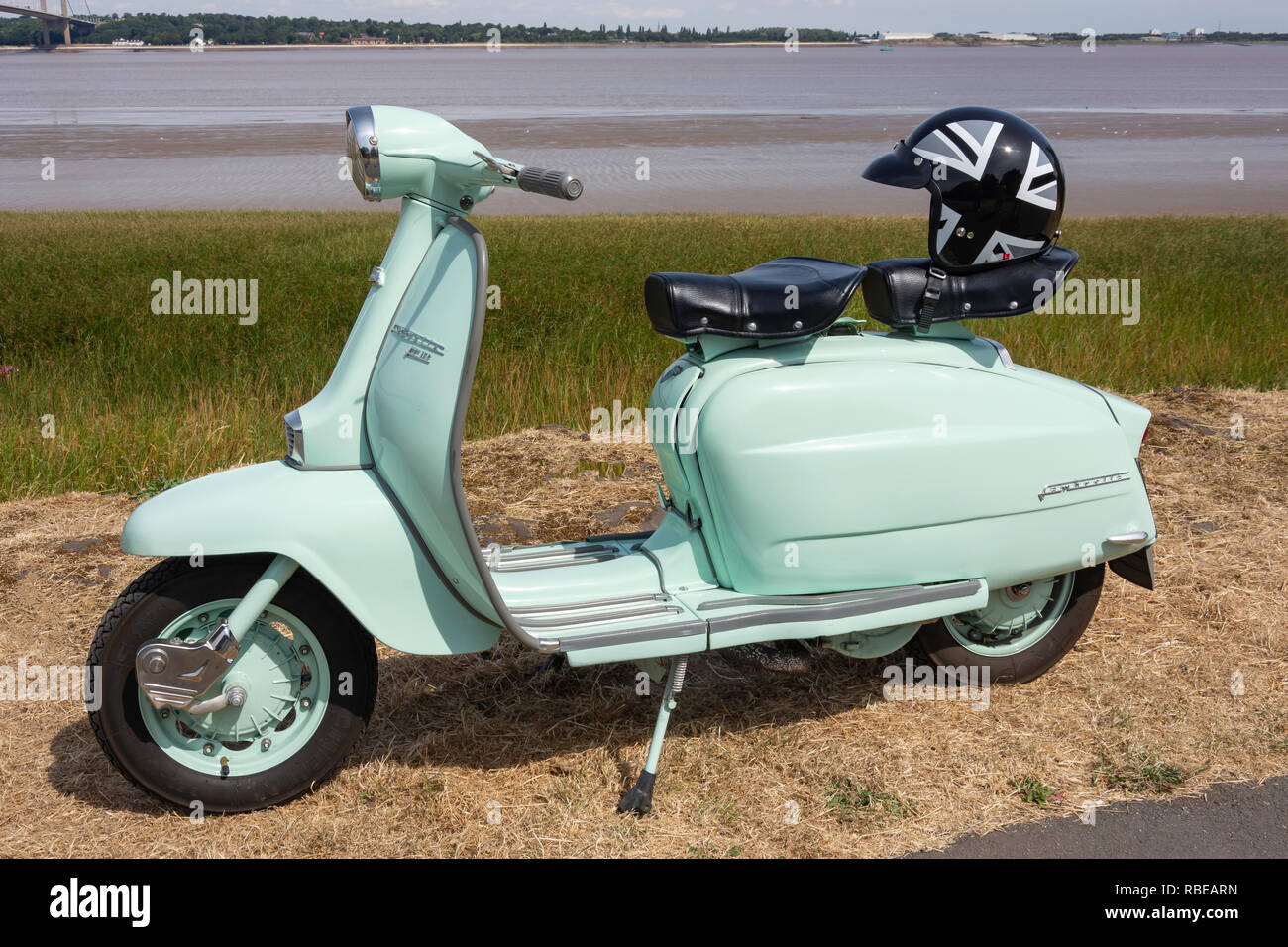 Lambretta scooter rétro sur Riverside, Barton-upon-Humber, Lincolnshire, Angleterre, Royaume-Uni Banque D'Images