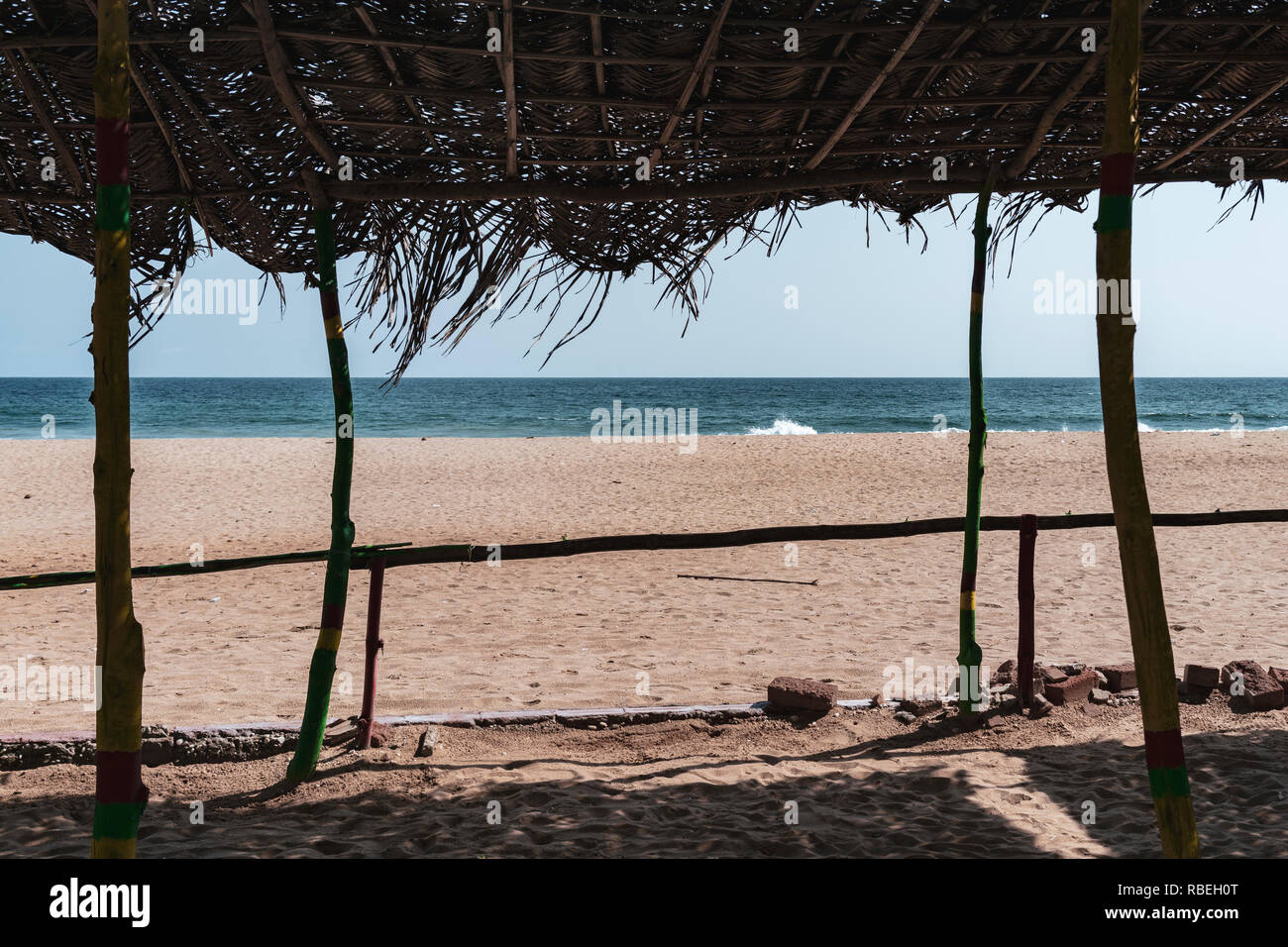 Côte des Esclaves, sur le golfe du Bénin, face au golfe de Guinée, le fameux port de la passerelle en bord de mer à l'esclavage. L'Afrique, Bénin, Ouidah. Banque D'Images