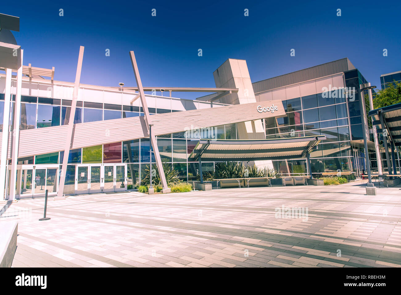 Mountain View, CA/USA - Mai 21, 2018 : vue extérieure d'un bâtiment, le Googleplex complexe du siège social de Google et son alphabet parent Banque D'Images