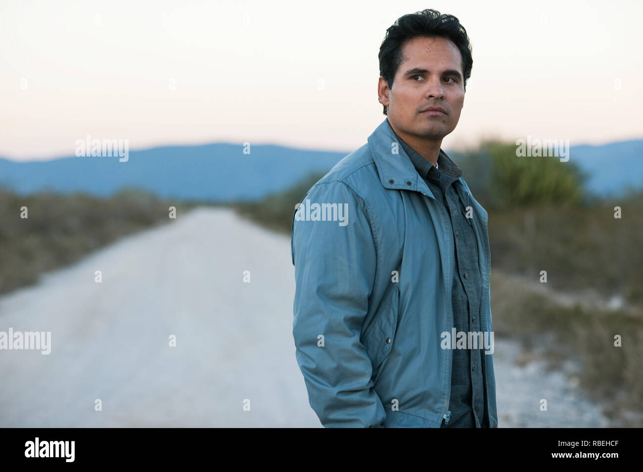 Michael Pena, 'Narcos : Mexique' Saison 1 (2018) : Crédit / Netflix l'archive d'Hollywood Banque D'Images