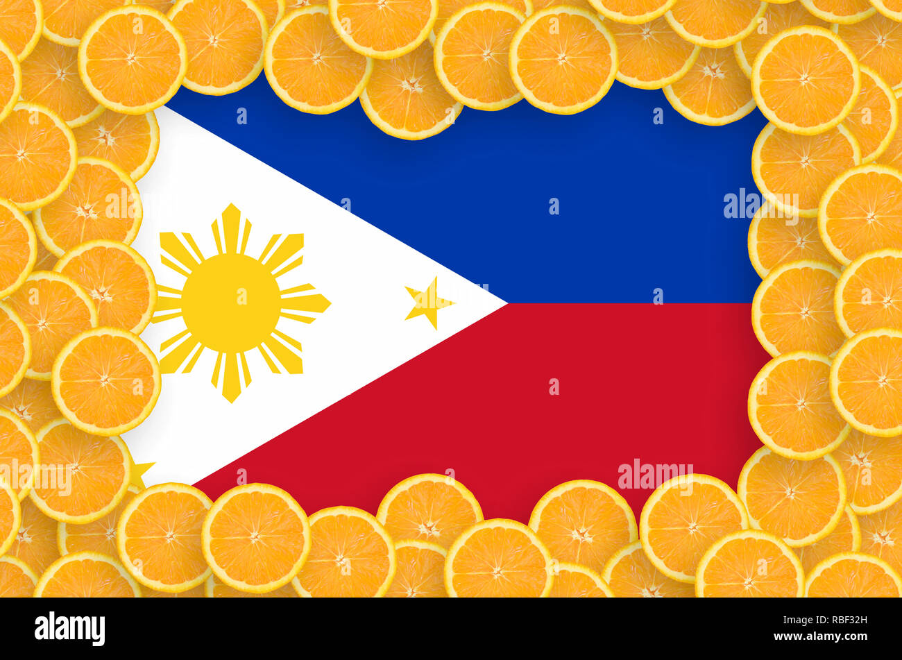 Drapeau Philippines dans le cadre de tranches d'agrumes orange. Concept de croissance et de l'importation et l'exportation des agrumes Banque D'Images