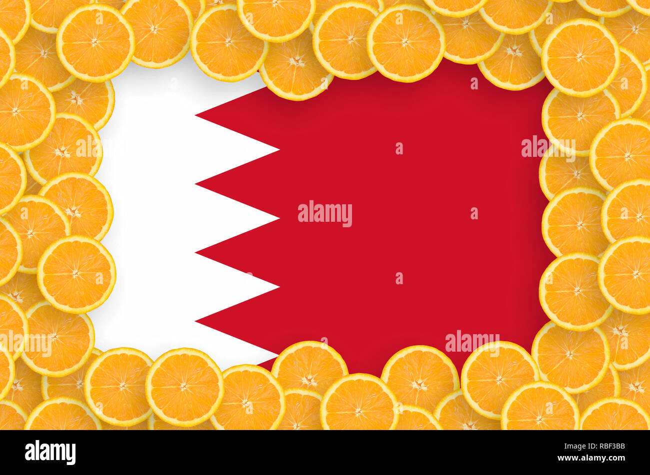 Drapeau de Bahreïn dans le cadre de tranches d'agrumes orange. Concept de croissance et de l'importation et l'exportation des agrumes Banque D'Images
