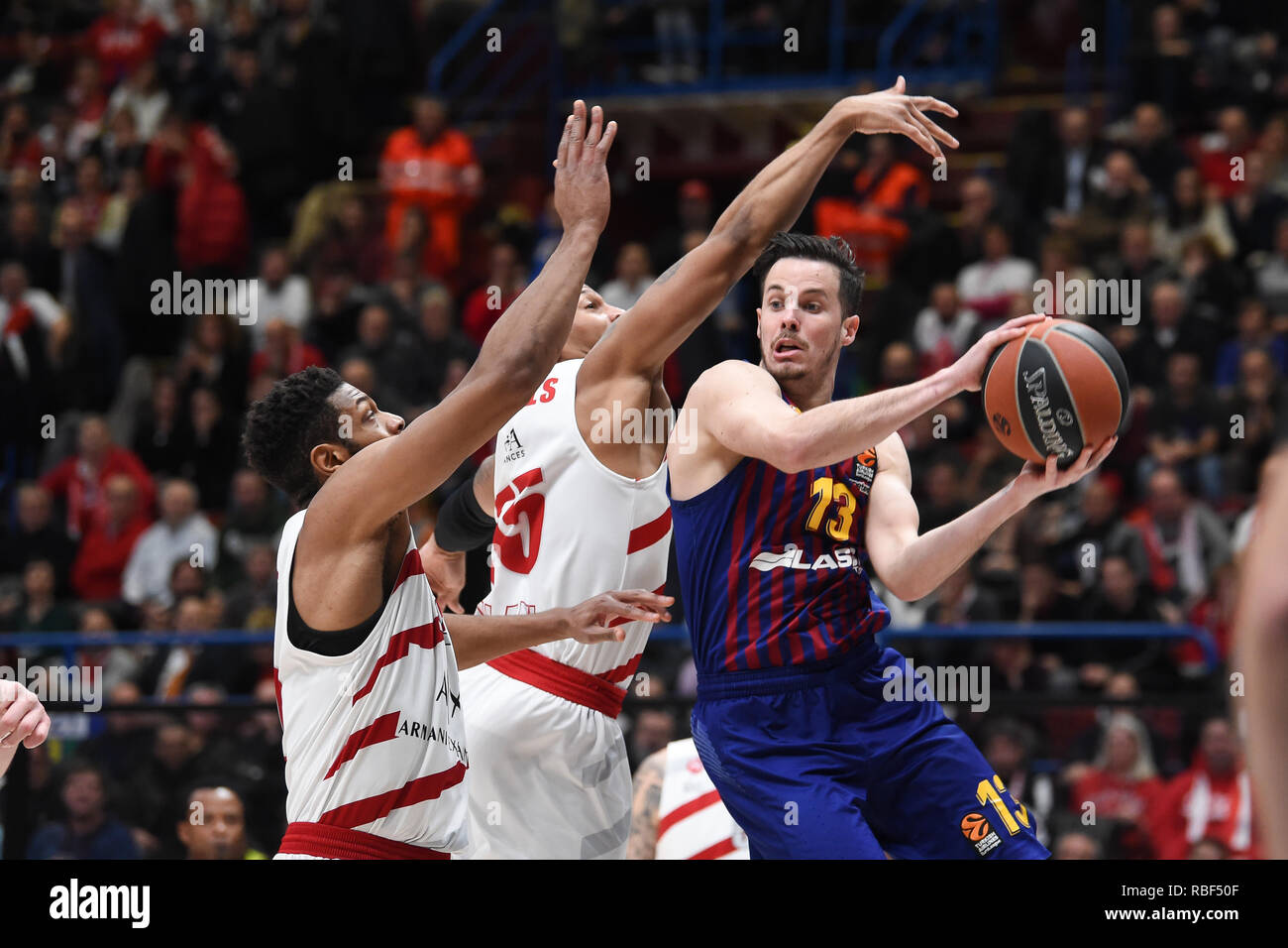 Foto Claudio Grassi/LaPresse 09 gennaio 2019 Assago (MI) Italia sport basket AX Armani Exchange Olimpia Milano vs FC Barcelone - Lassa Turkish Airlines Eurolega 2018/2019 - Mediolanum Forum. Nella foto : Thomas Heurtel (# 13 FC Barcelone) Photo de Lassa Claudio Grassi/LaPresse Janvier 09, 2019 Assago (MI) Italie sport basket AX Armani Exchange Olimpia Milan vs FC Barcelone - Lassa Turkish Airlines EuroLeague 2018/2019 - Mediolanum Forum. dans la pic : Thomas Heurtel (# 13 FC Barcellona Lassa) Banque D'Images