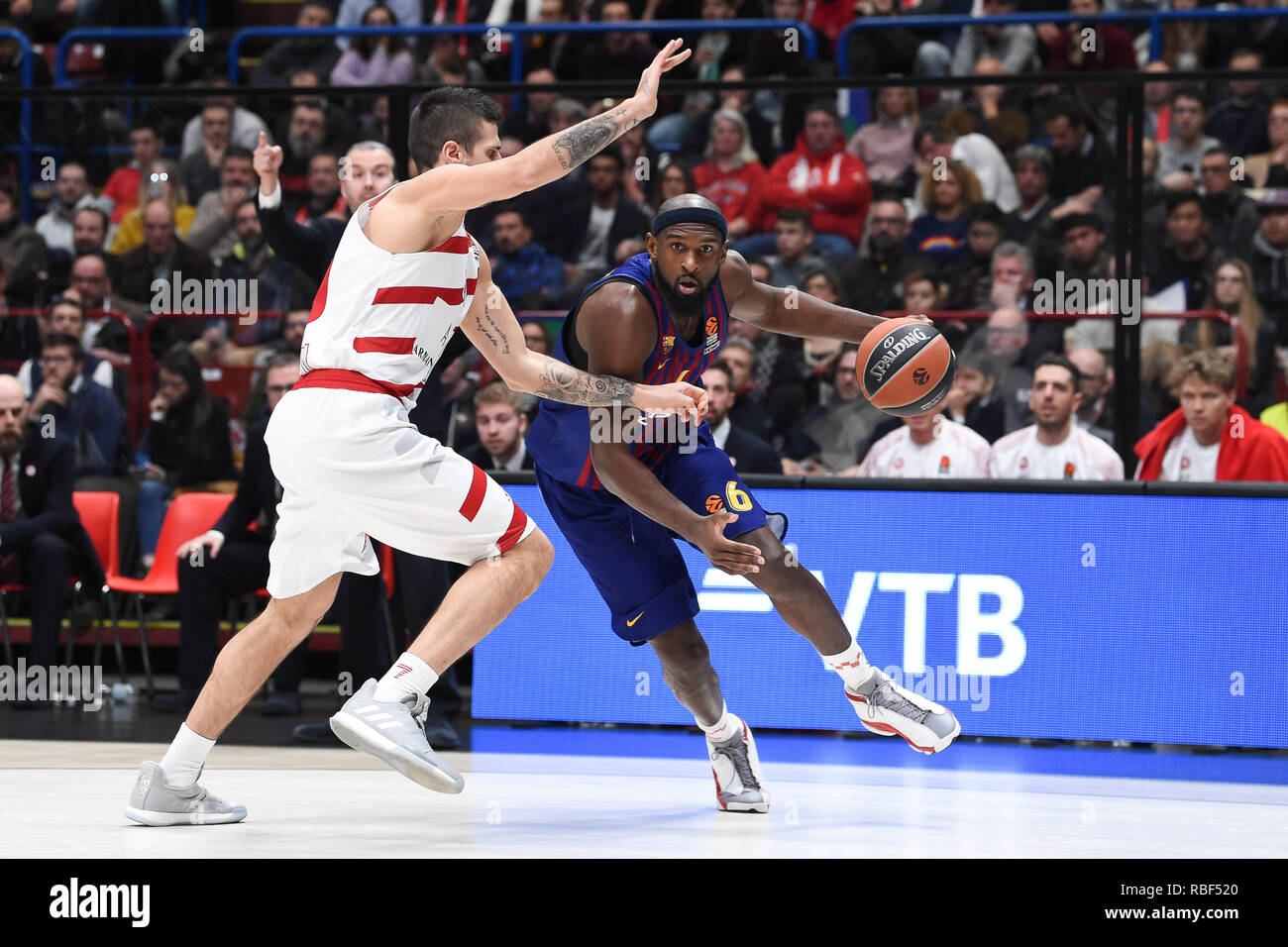 Foto Claudio Grassi/LaPresse 09 gennaio 2019 Assago (MI) Italia sport basket AX Armani Exchange Olimpia Milano vs FC Barcelone - Lassa Turkish Airlines Eurolega 2018/2019 - Mediolanum Forum. Nella foto : Chris Singleton (# 6 FC Barcelone) Photo de Lassa Claudio Grassi/LaPresse Janvier 09, 2019 Assago (MI) Italie sport basket AX Armani Exchange Olimpia Milan vs FC Barcelone - Lassa Turkish Airlines EuroLeague 2018/2019 - Mediolanum Forum. dans la pic : Chris Singleton (# 6 FC Barcelone Lassa) Banque D'Images