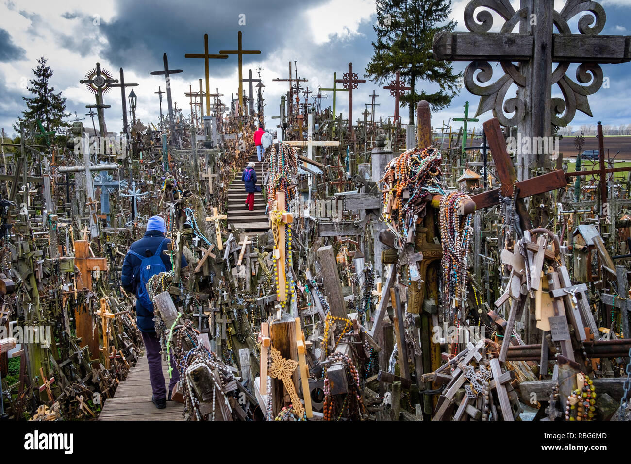 La Lituanie, Vilnius : la colline des croix. La colline des croix, un site de pèlerinage, symbole du mépris des Lituaniens envahisseurs étrangers, avec plus de 100,000 Banque D'Images