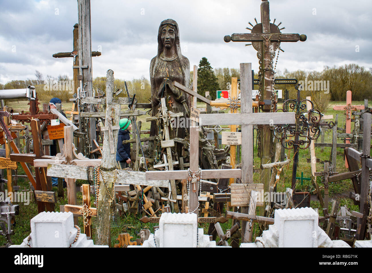 La Lituanie, Vilnius : la colline des croix. La colline des croix, un site de pèlerinage, symbole du mépris des Lituaniens envahisseurs étrangers, avec plus de 100,000 Banque D'Images