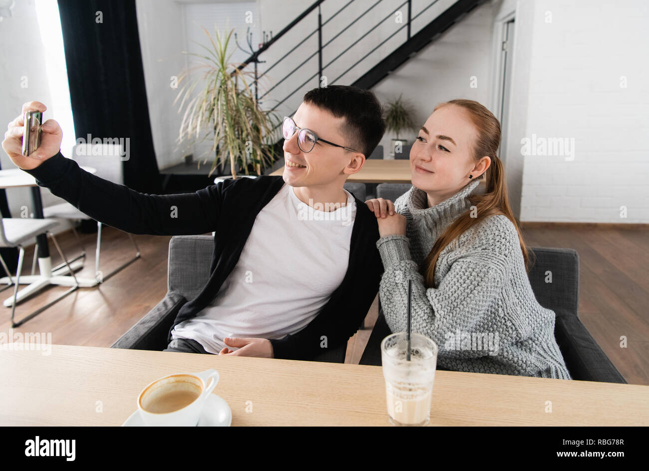 Homme et femme qui font l amour Banque de photographies et d’images à haute résolution Alamy