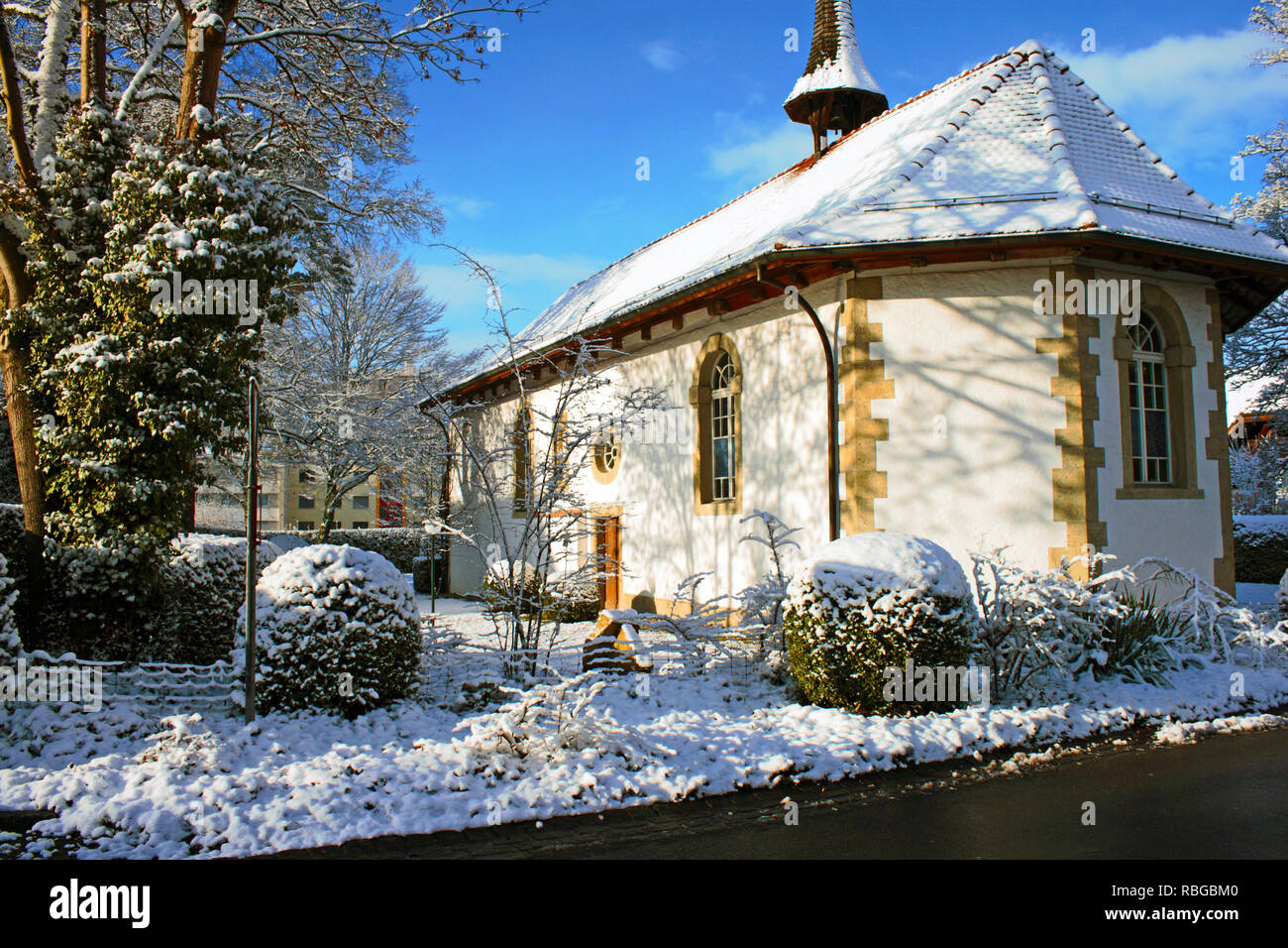 Dans l'église protestante gothique Lyss, Suisse. Scène d'hiver. Banque D'Images