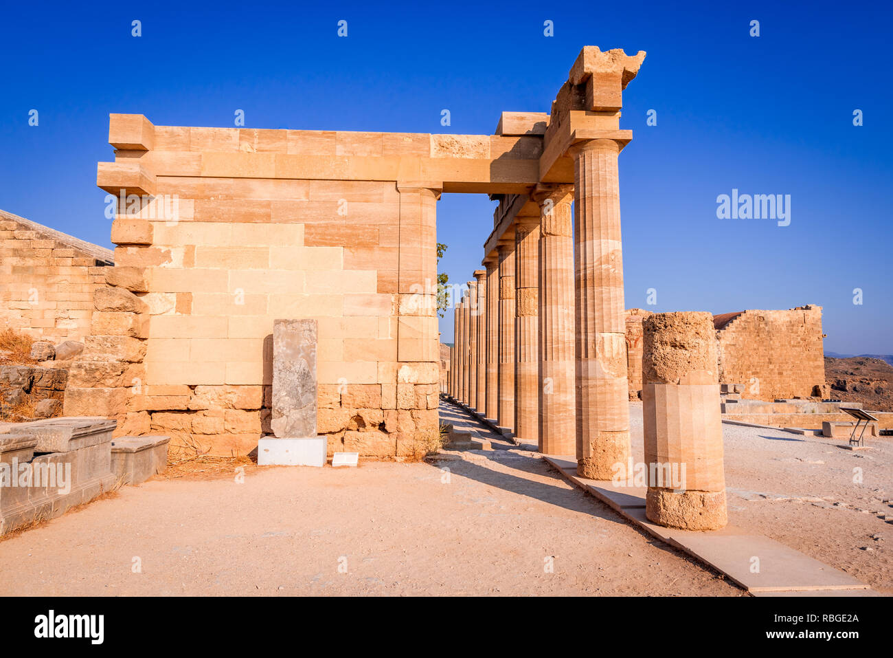 Rhodes, Grèce. Acropole de Lindos, civilisation grecque antique dans les îles de la mer Égée. Banque D'Images