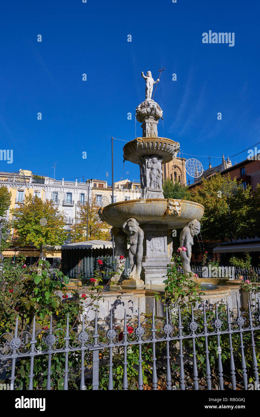 Fontaine de la place Bib Rambla de géants à Grenade d'Espagne Banque D'Images